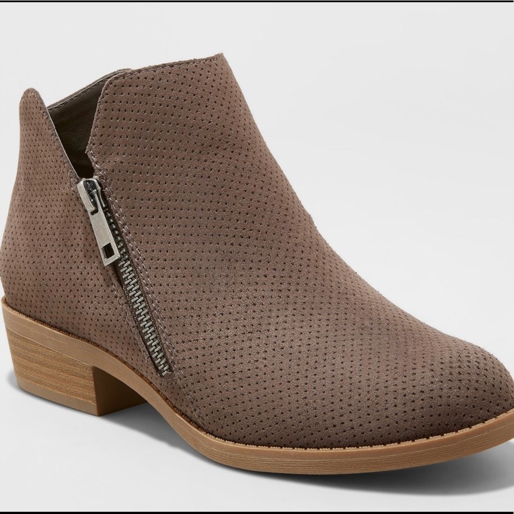 Universal Threads Booties